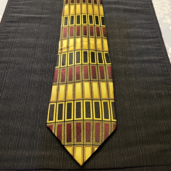 Croft & Barrow 100% Silk Tie - Picture 2 of 6
